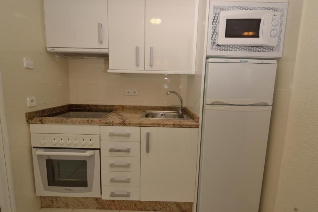 Apartamentos Turmalina Unitursa 칼페 객실 사진